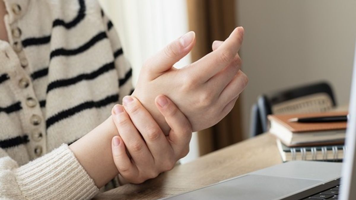 cjc-1295 ipamorelin side effects water retention carpal tunnel CJC-1295 / Ipamorelin Peptide Injections main image 1